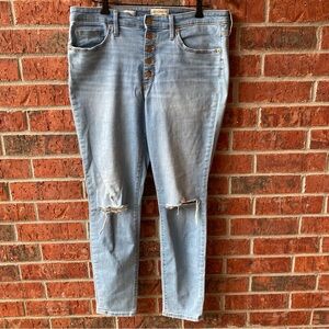Universal Threads Size 14/34R High Rise Button Up Skinny Distressed Jeans